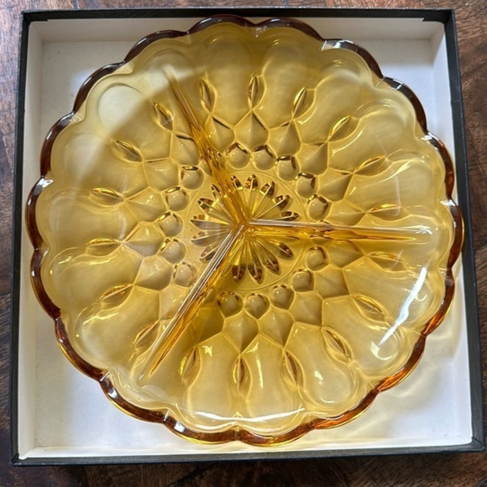 💛💛💛Vintage Anchor Hocking Corp Amber glass candy dish NIB
